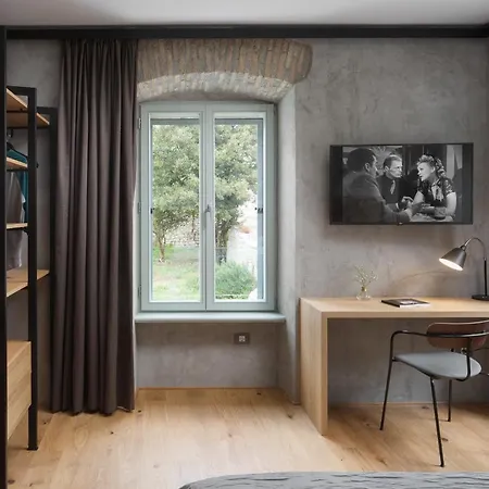 Vincent House Apartament *